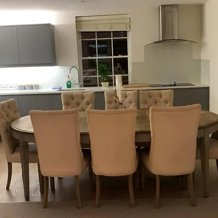 The Jade - The Jewellery Suites, 3 Bed 3 Bath *