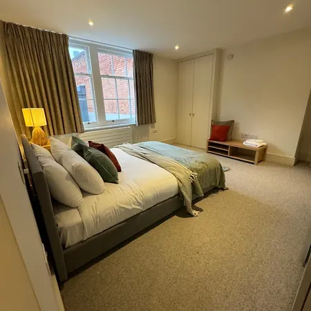 The Jade - The Jewellery Suites, 3 Bed 3 Bath *