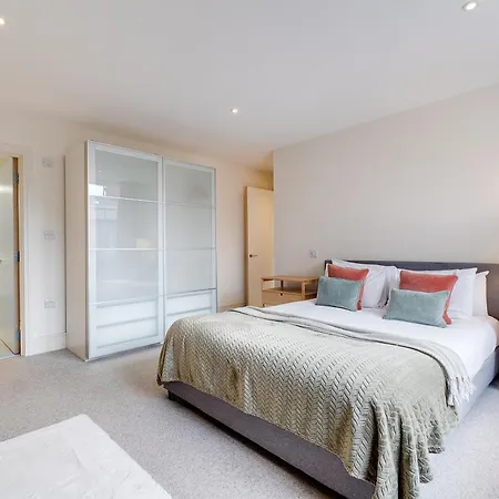 The Jade - The Jewellery Suites, 3 Bed 3 Bath Apartamento *