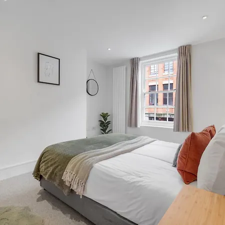 The Jade - The Jewellery Suites, 3 Bed 3 Bath *